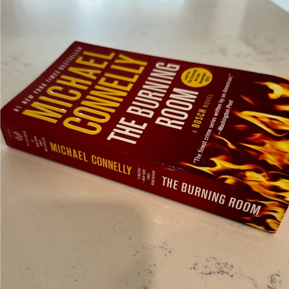 Michael Connelly The Burning Room book - Picture 3 of 3